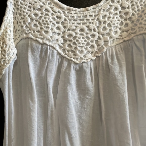 White sheer top. Size M - Picture 4 of 8